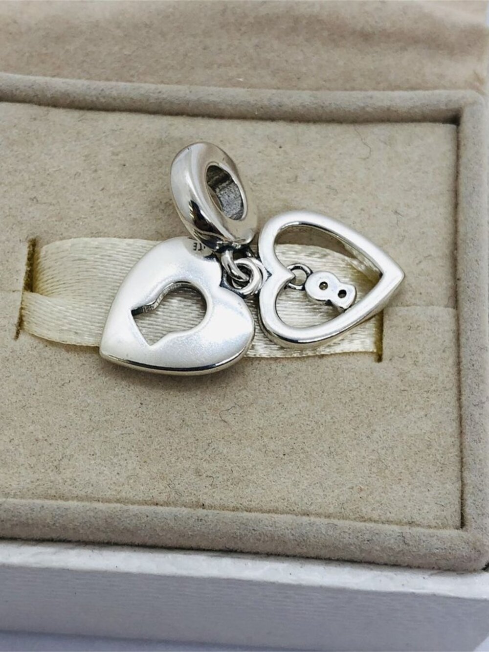 ✨🔥Pandora Red Heart & Keyhole Double Dangle Charm - Picture 2 of 5